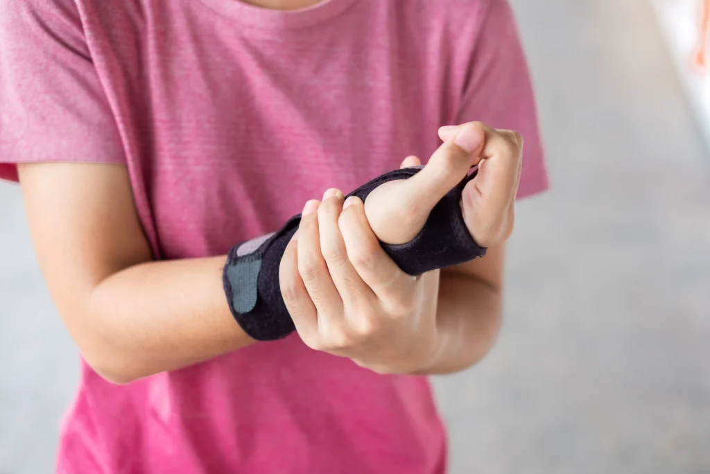 Person wearing a neutral-position wrist splint to support the wrist